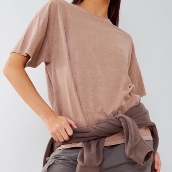 PrettyLittleThings Mocha Huntington Beach Back Print Oversized‎ Tee S NWT IN PKG - Picture 1 of 7